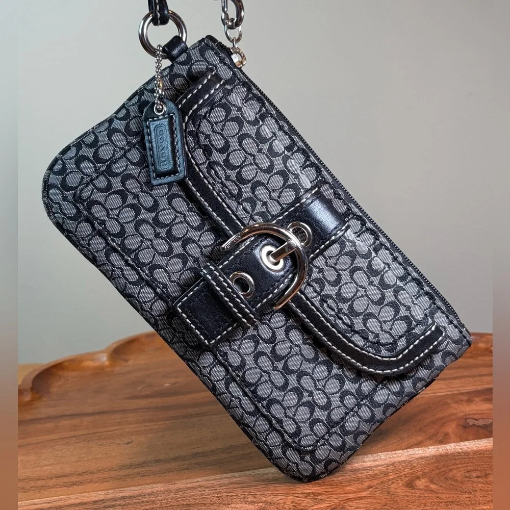 Vintage COACH Signature Soho Black and White Wristlet Clutch EUC